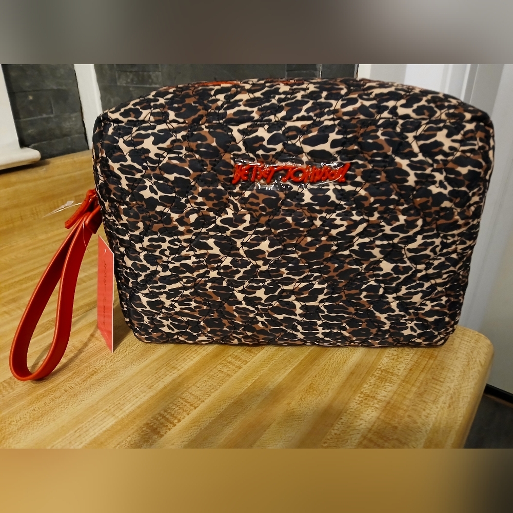 Betsey Johnson NWT Double Zip Leopard Cosmetic case with Wristlet Strap